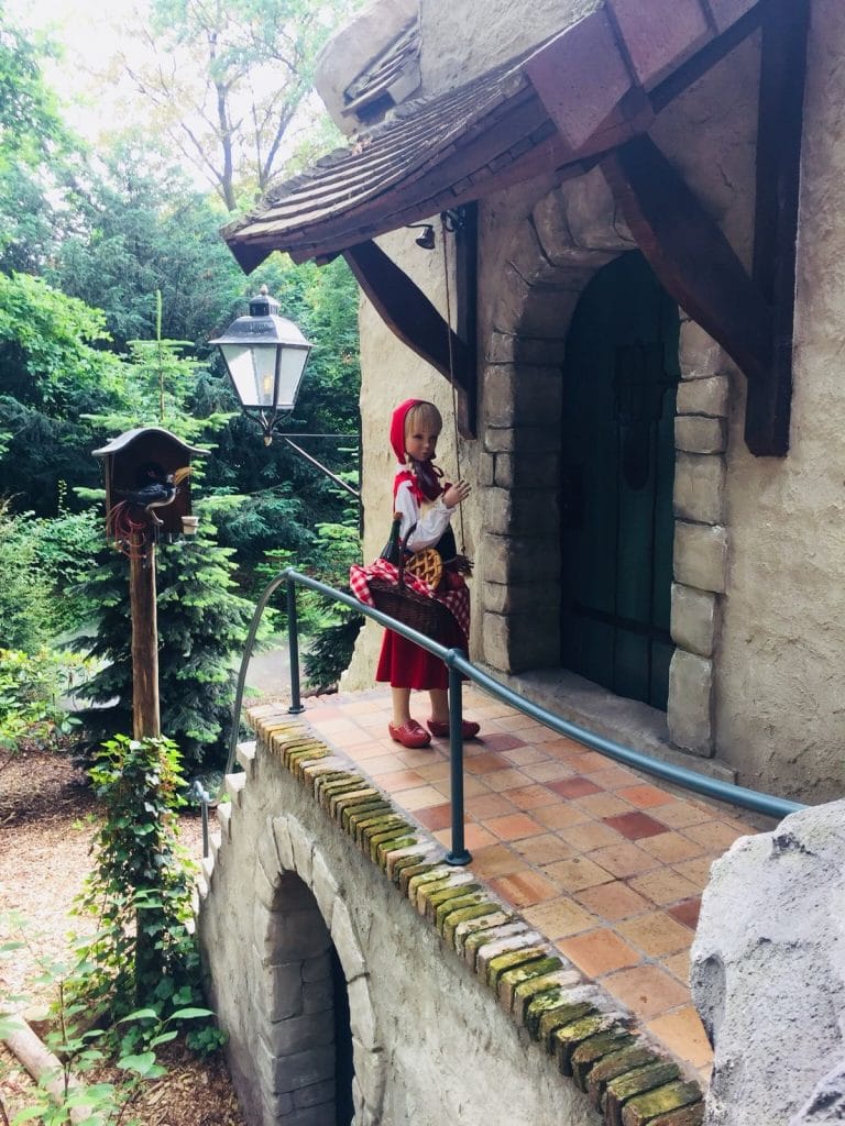 Red Riding Hood With Clogs Efteling