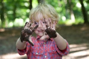 Breehees Muddy hands