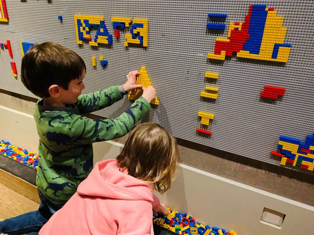 Lego wall Hof van Saksen