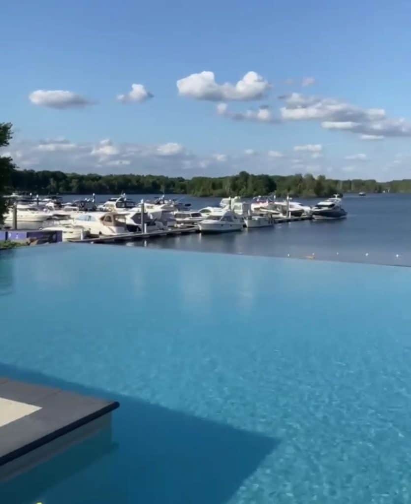 Infinity pool Landal Marina well