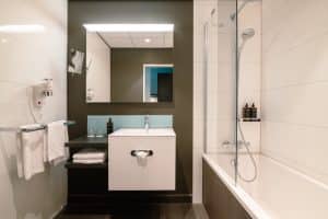 Ibis Mercure Bathoom