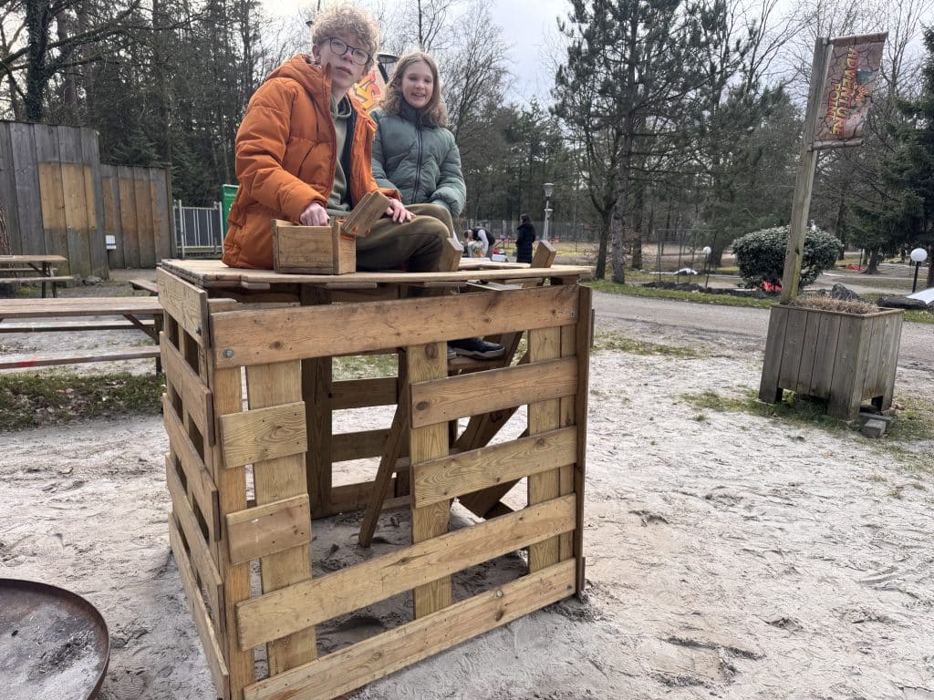 Free hut building